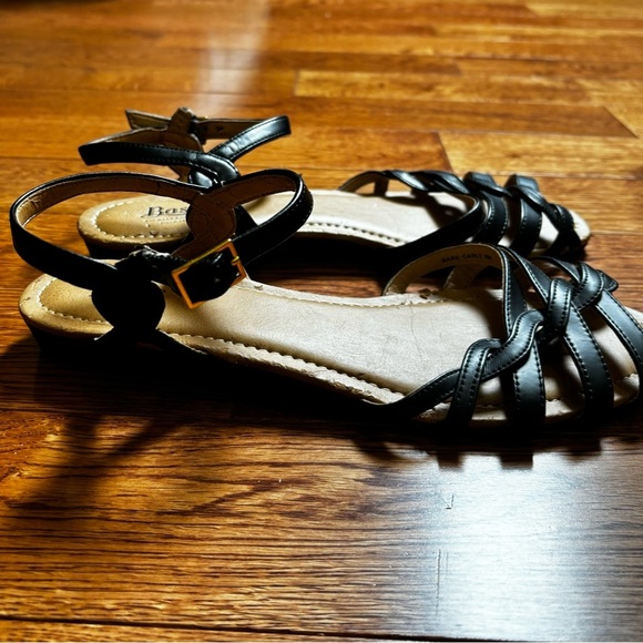 GH Bass  & Co black strappy flat sandals . - Picture 11 of 13